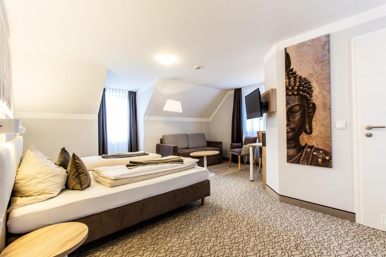 Amtsstueble Hotel & Restaurant Mosbach  Eksteriør billede