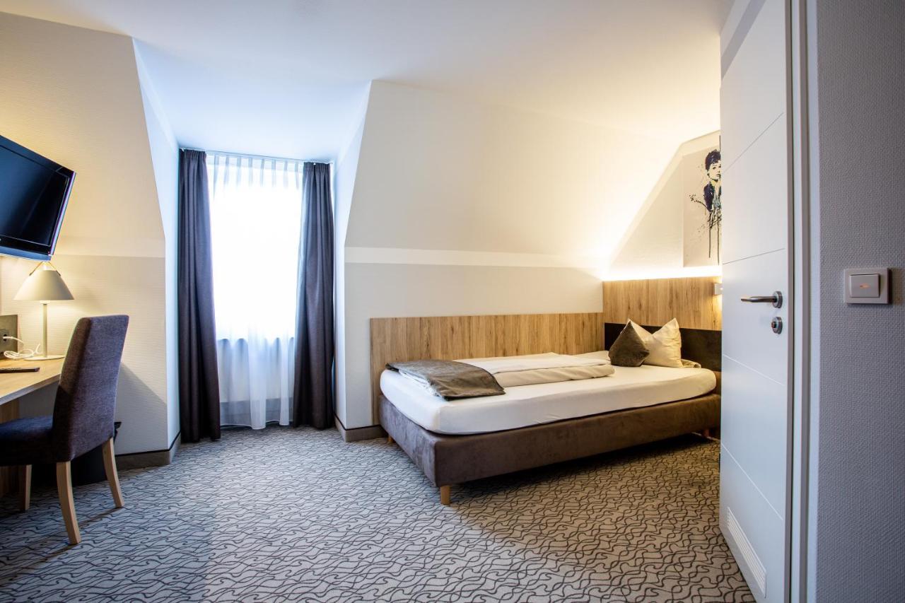 Amtsstueble Hotel & Restaurant Mosbach  Eksteriør billede