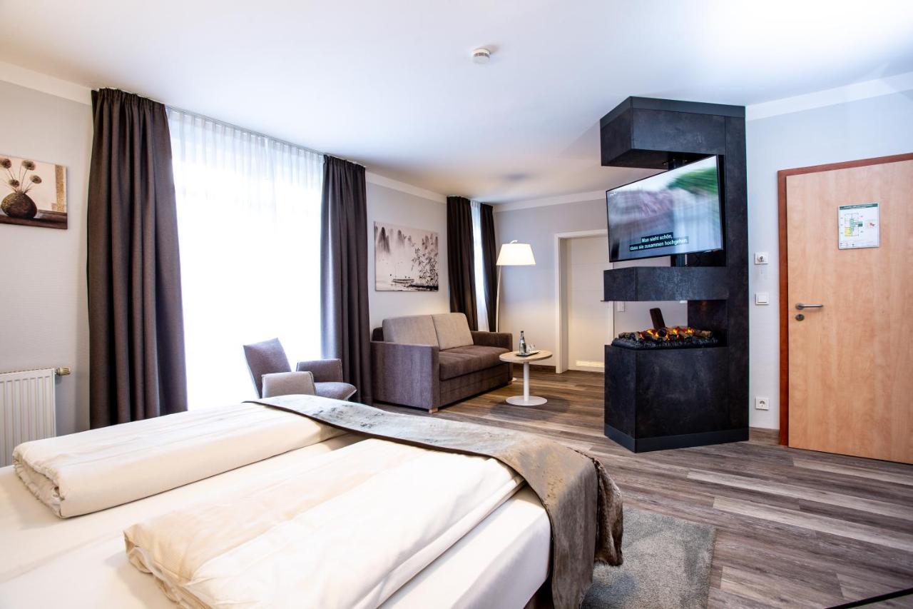 Amtsstueble Hotel & Restaurant Mosbach  Eksteriør billede