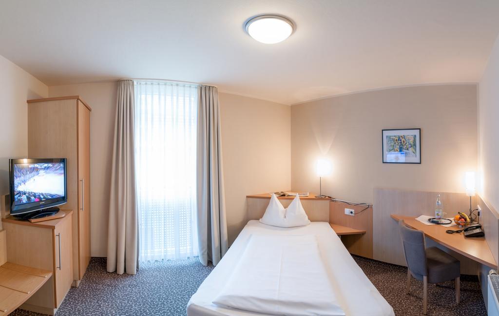 Amtsstueble Hotel & Restaurant Mosbach  Eksteriør billede