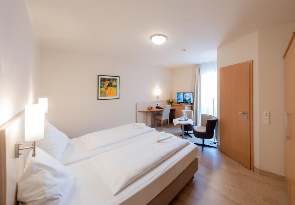 Amtsstueble Hotel & Restaurant Mosbach  Eksteriør billede