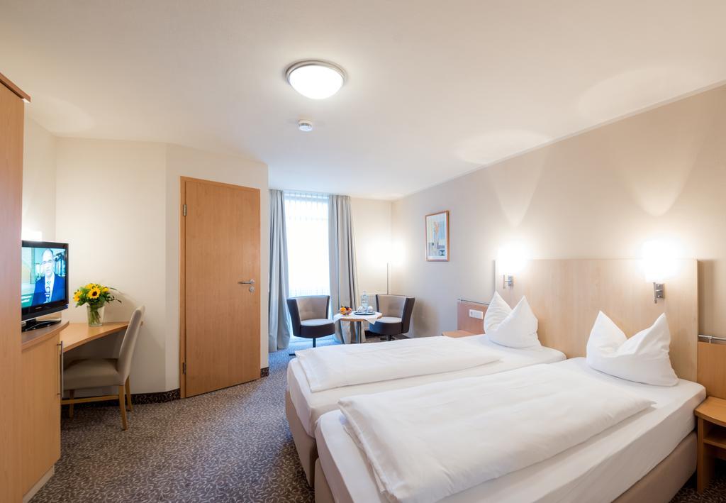 Amtsstueble Hotel & Restaurant Mosbach  Eksteriør billede