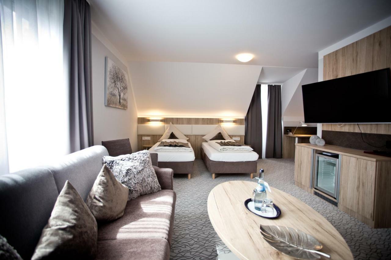 Amtsstueble Hotel & Restaurant Mosbach  Eksteriør billede
