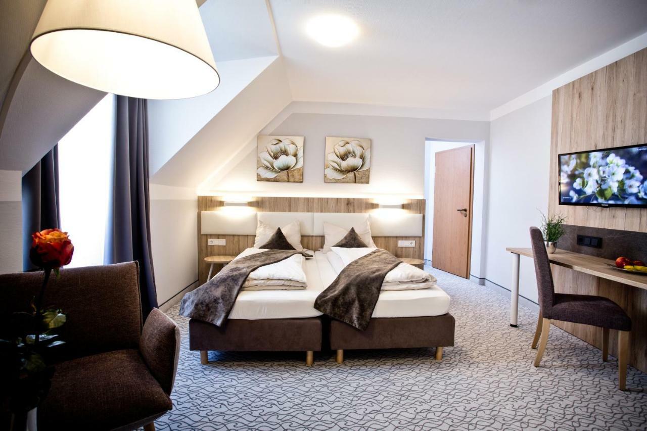 Amtsstueble Hotel & Restaurant Mosbach  Værelse billede