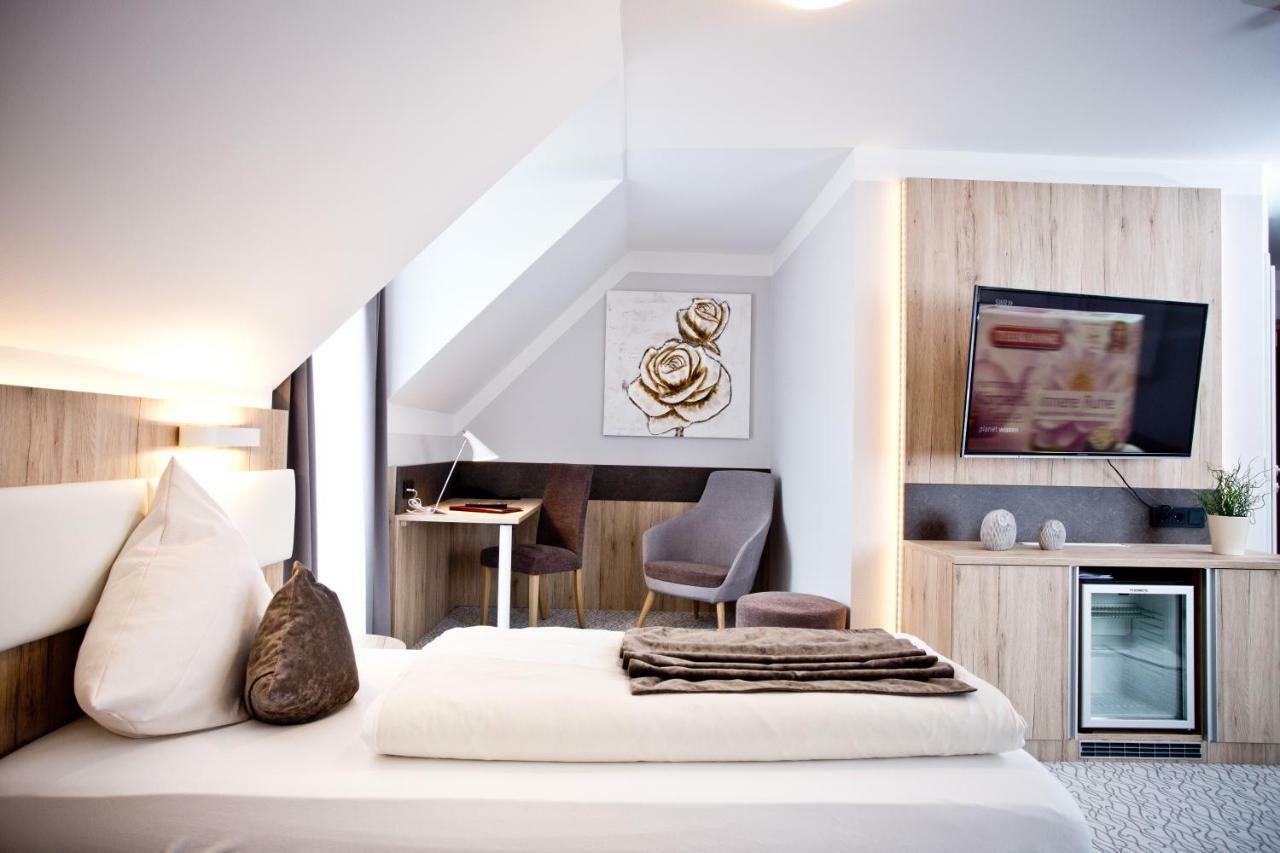 Amtsstueble Hotel & Restaurant Mosbach  Eksteriør billede
