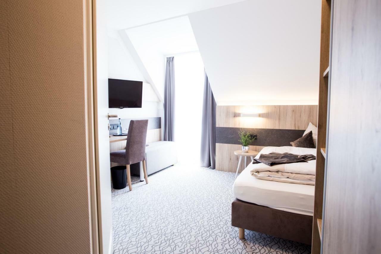 Amtsstueble Hotel & Restaurant Mosbach  Eksteriør billede