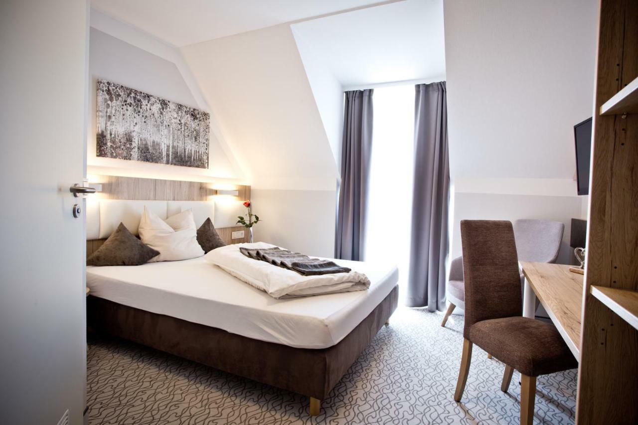Amtsstueble Hotel & Restaurant Mosbach  Eksteriør billede